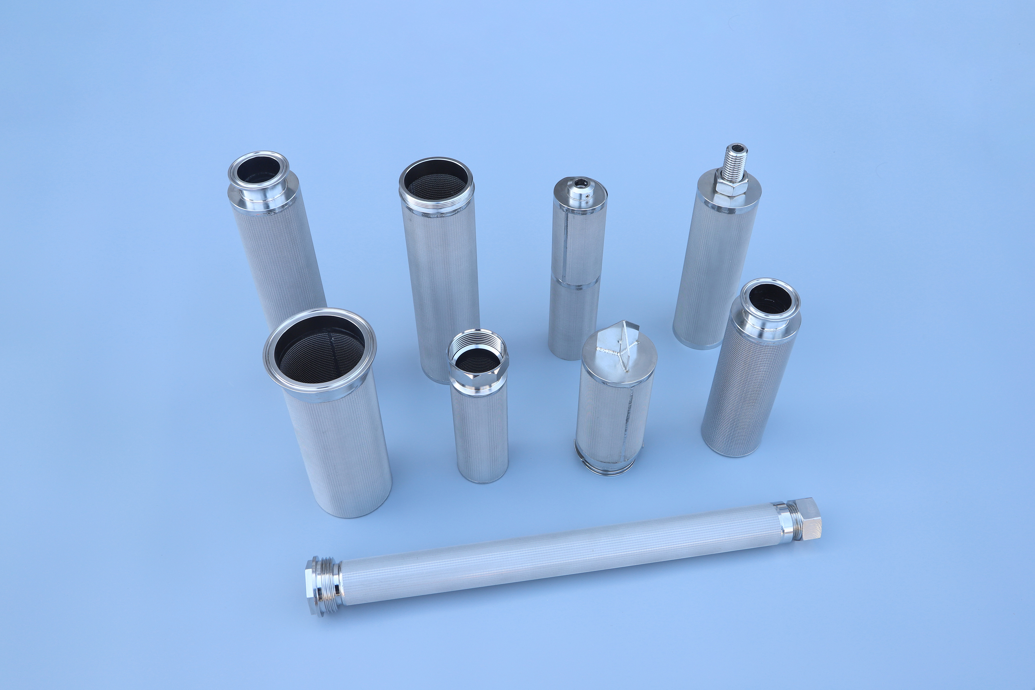 What factors affect the service life of sintered stainless steel filter element?